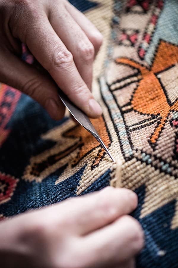 Retissage à la main — Clinique du Tapis Paris