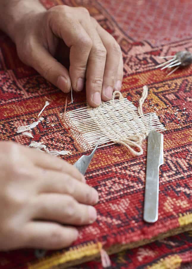 Consolidation d'un tapis persan